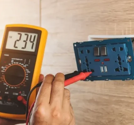 contratar um eletricista profissional