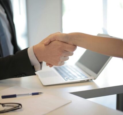 Por Que Empresas de Curitiba Precisam de uma Agência Local