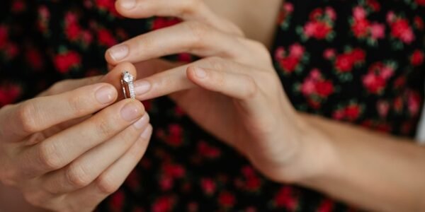 anel oval de diamante